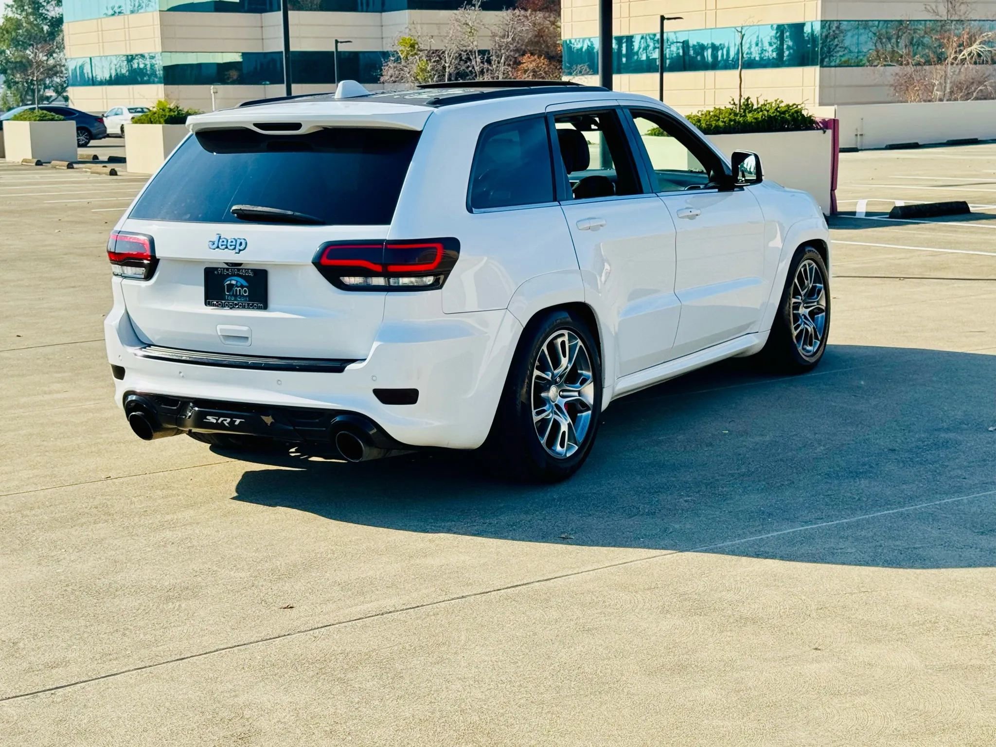 Used 2014 Jeep Grand Cherokee SRT8 w/ Luxury Group II image 57