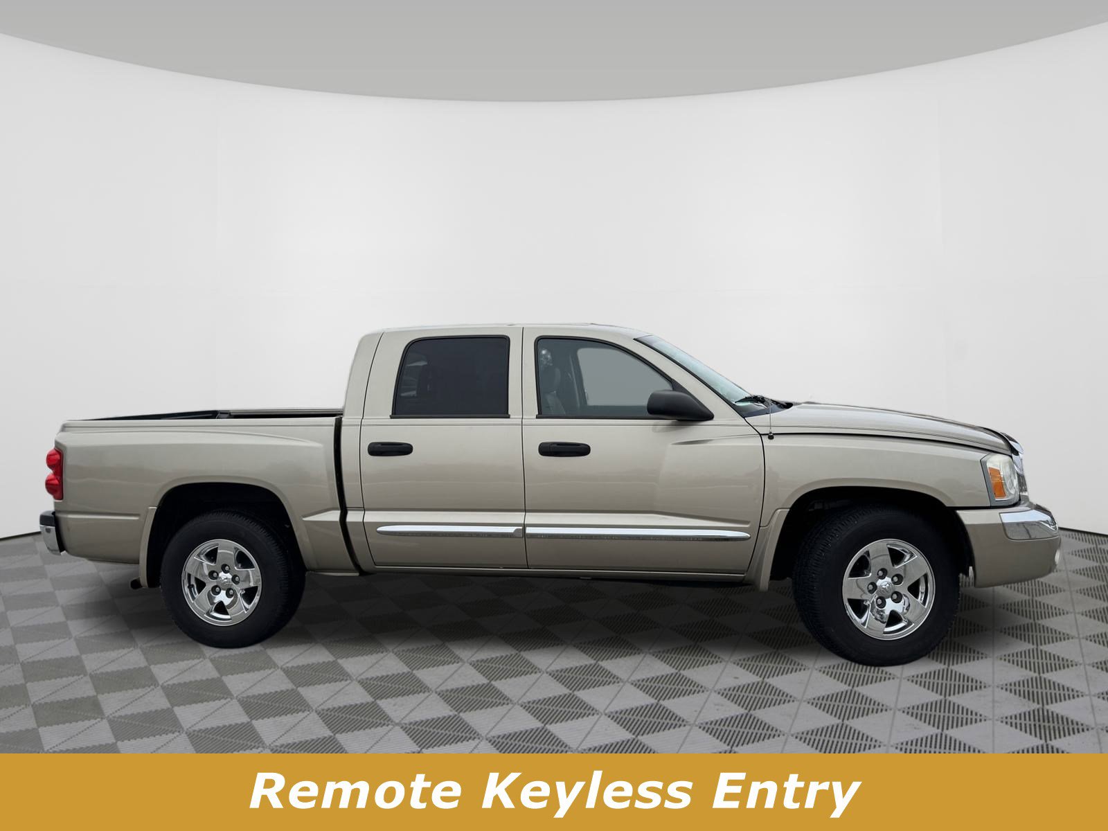 Used 2005 Dodge Dakota Laramie video 2