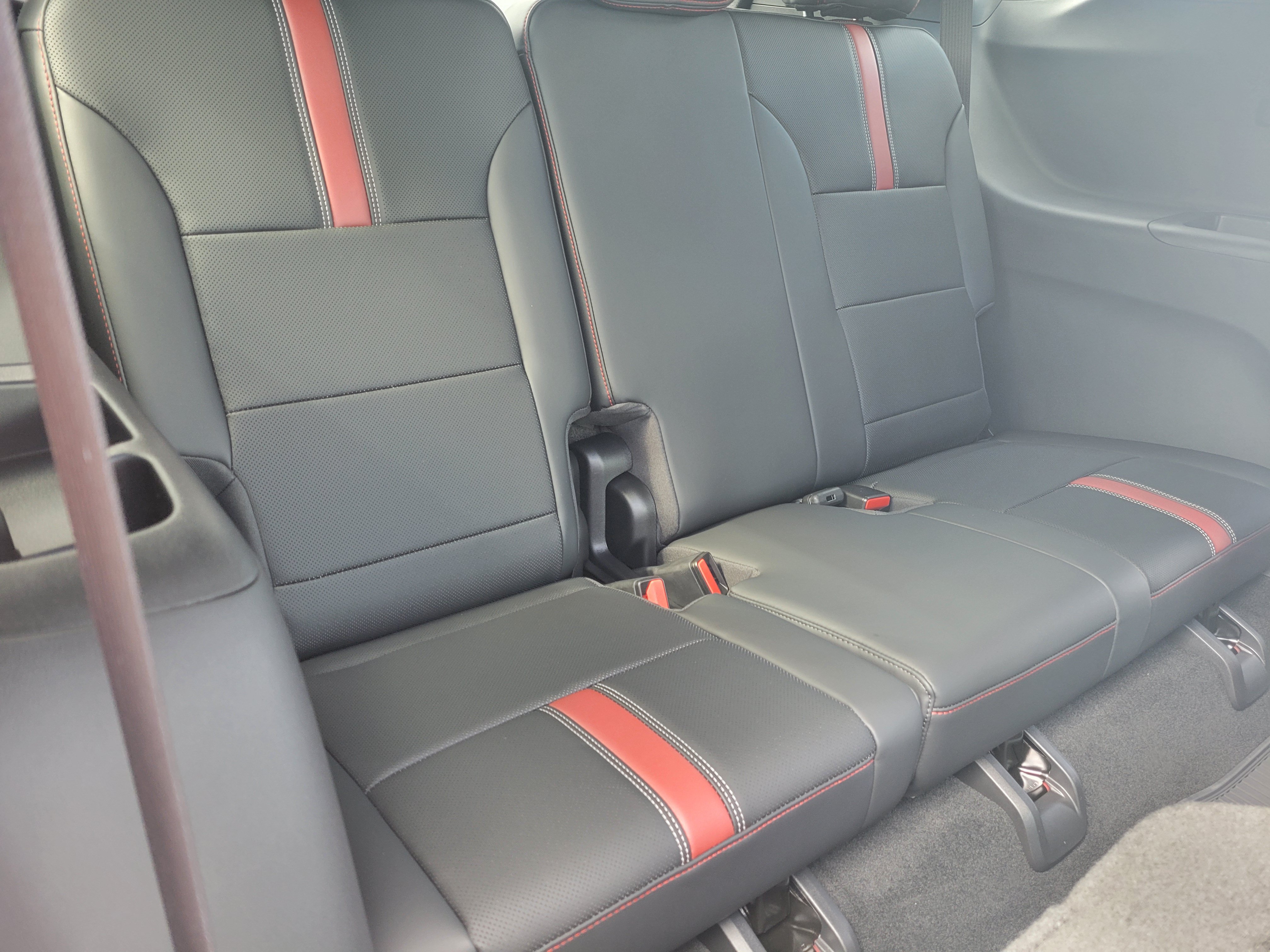 New 2027 Chevrolet Traverse RS w/ LPO, Floor Liner Package FWD image 33