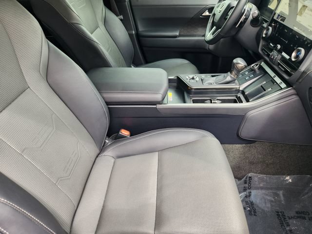 Used 2024 Lexus GX 550 w/ Accessory Package (Z1) AWD/4WD image 19