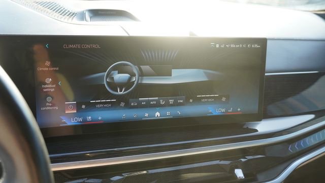 Used 2024 BMW X7 xDrive40i w/ Executive Package AWD/4WD image 25