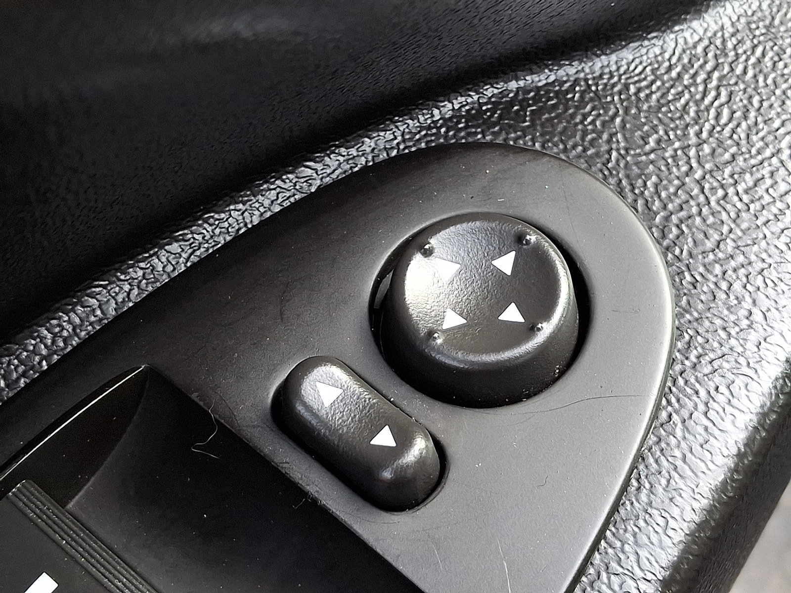 Used 2010 Chevrolet HHR LS image 26