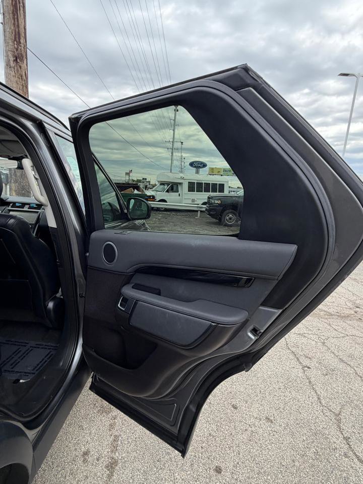 Used 2018 Land Rover Discovery SE AWD/4WD image 21