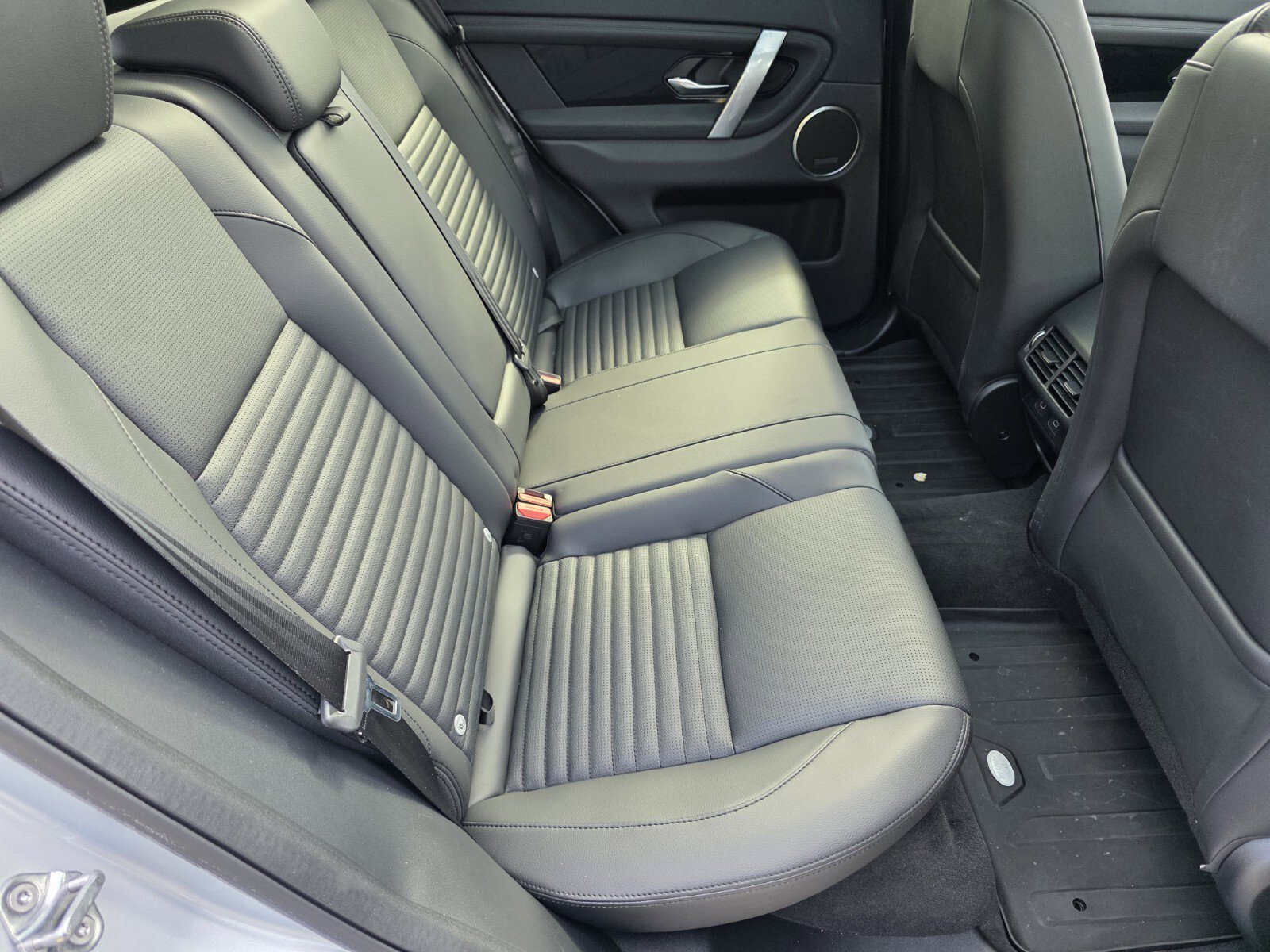 Certified 2025 Land Rover Discovery Sport S image 5