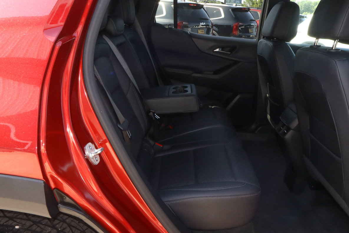 Used 2025 Chevrolet Equinox LT w/ Convenience Package II FWD image 24