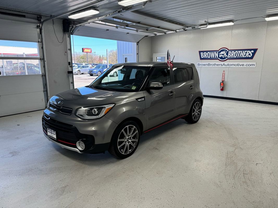 Used 2018 Kia Soul ! w/ Tech Package FWD image 1