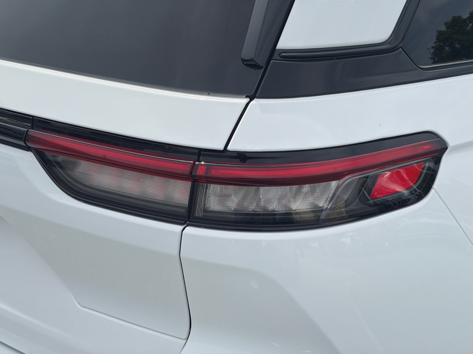 Used 2025 Jeep Grand Cherokee Altitude image 34