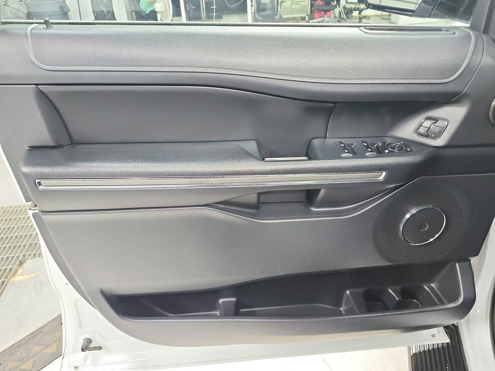 Used 2024 Ford Expedition XLT image 35