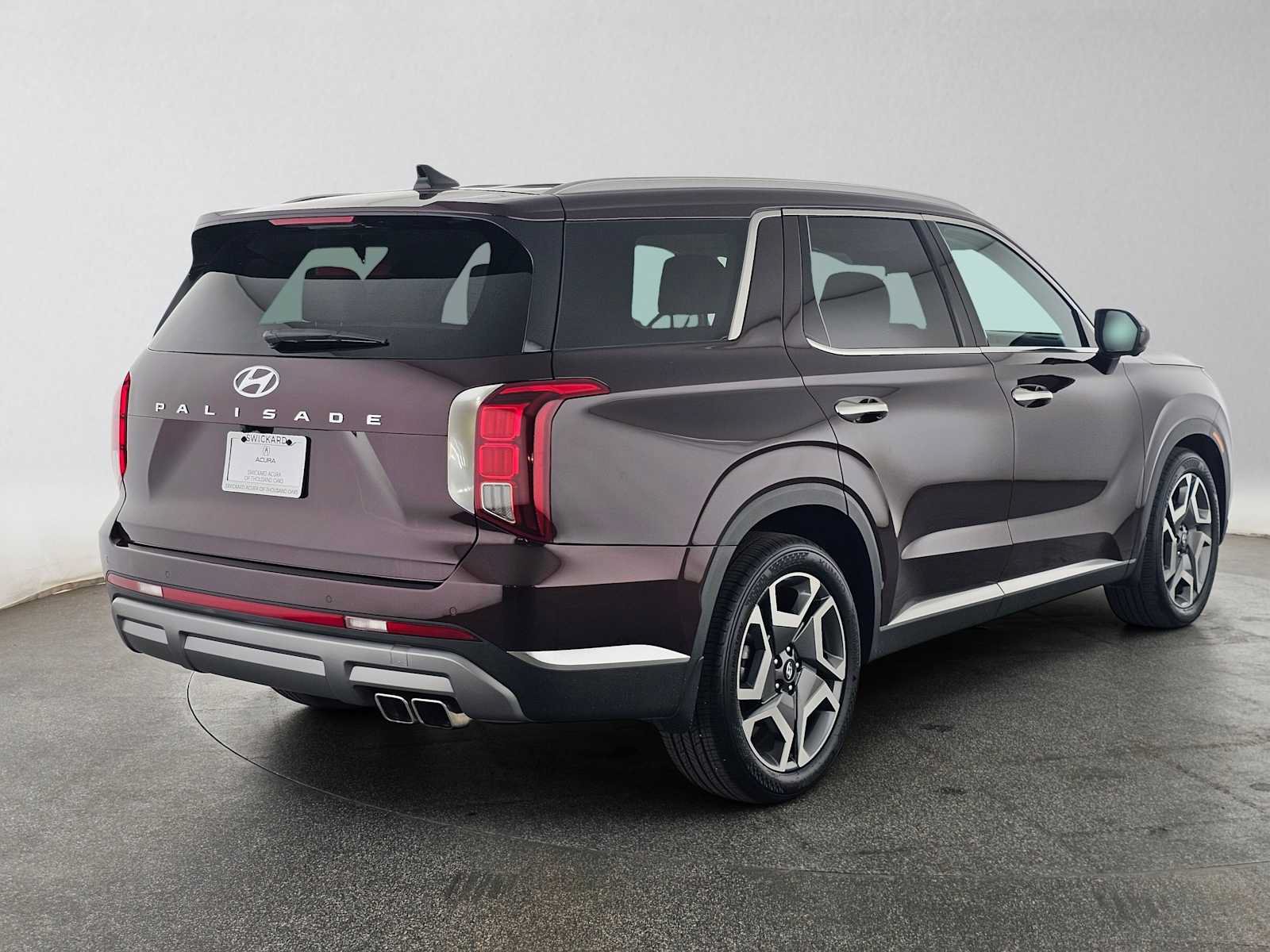 Used 2023 Hyundai Palisade Limited w/ Cargo Package FWD image 3