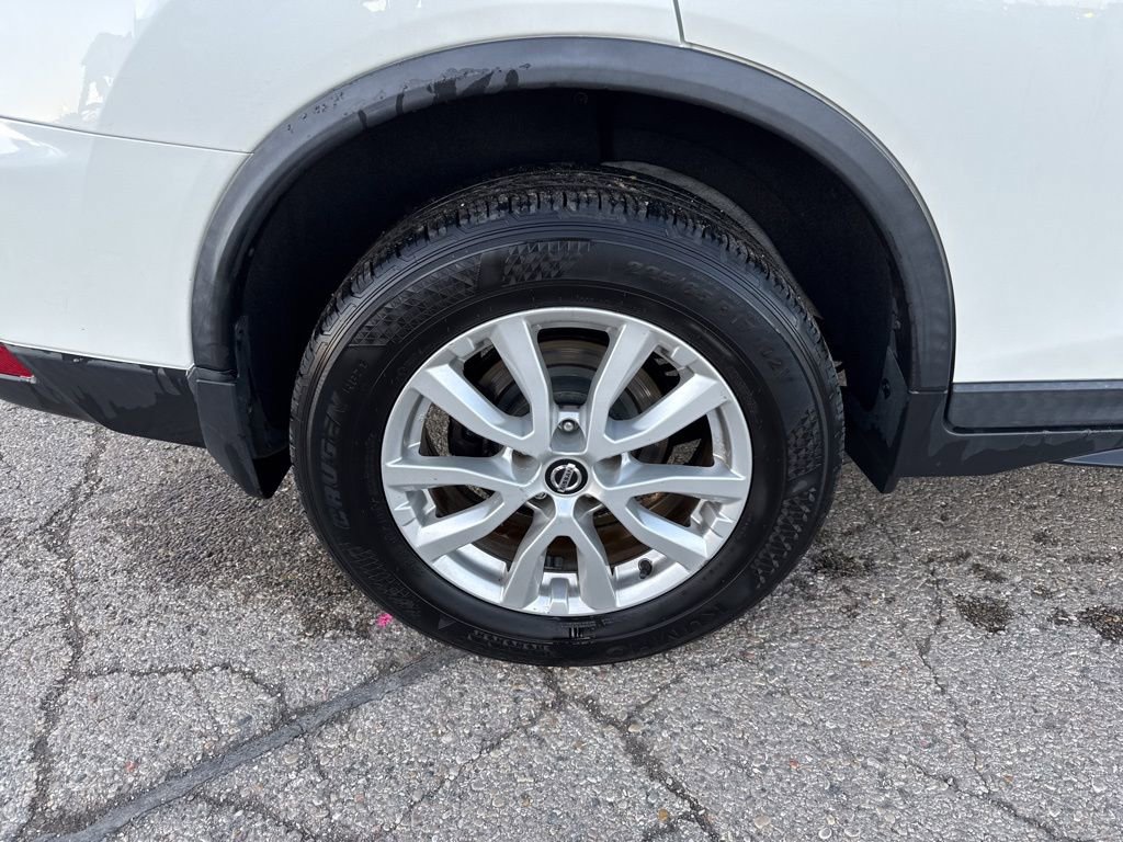 Used 2018 Nissan Rogue SV image 10