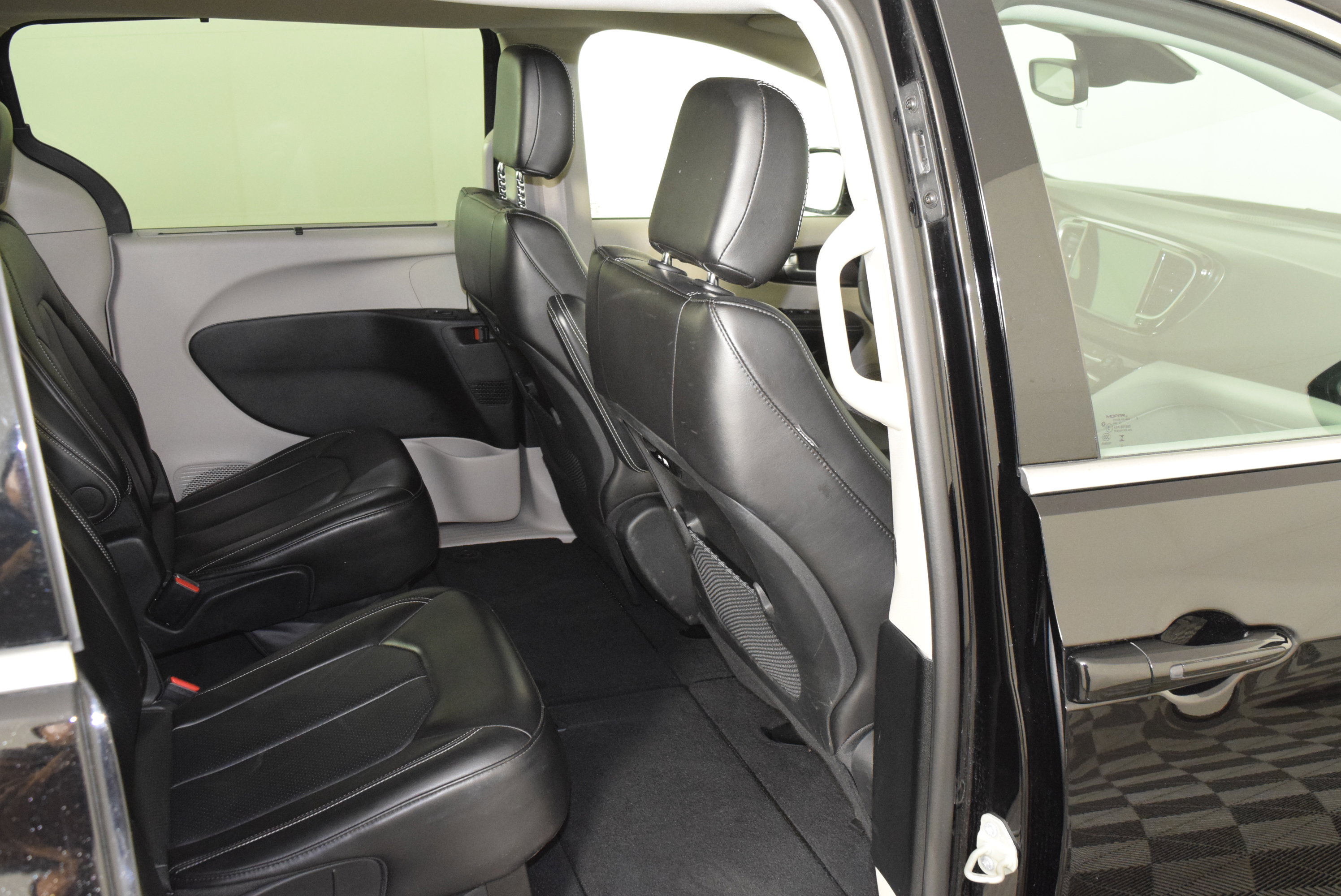 Used 2024 Chrysler Pacifica Touring-L image 38