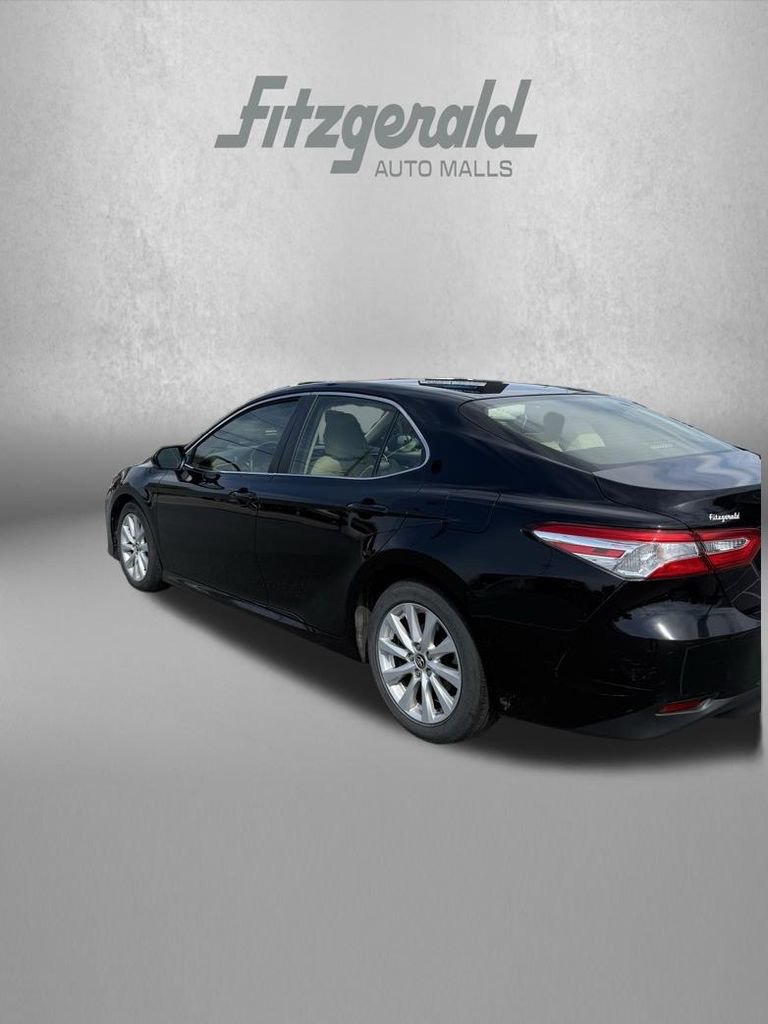 Used 2018 Toyota Camry LE image 3