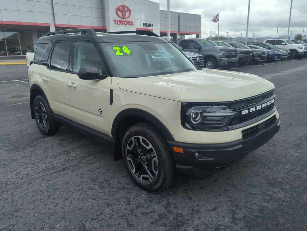 Used 2024 Ford Bronco Sport Outer Banks w/ Tech Package AWD/4WD image 2