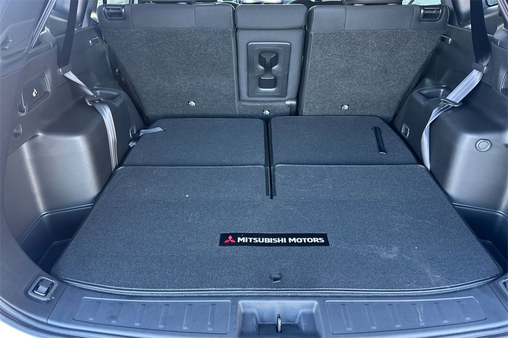 New 2025 Mitsubishi Outlander ES image 16