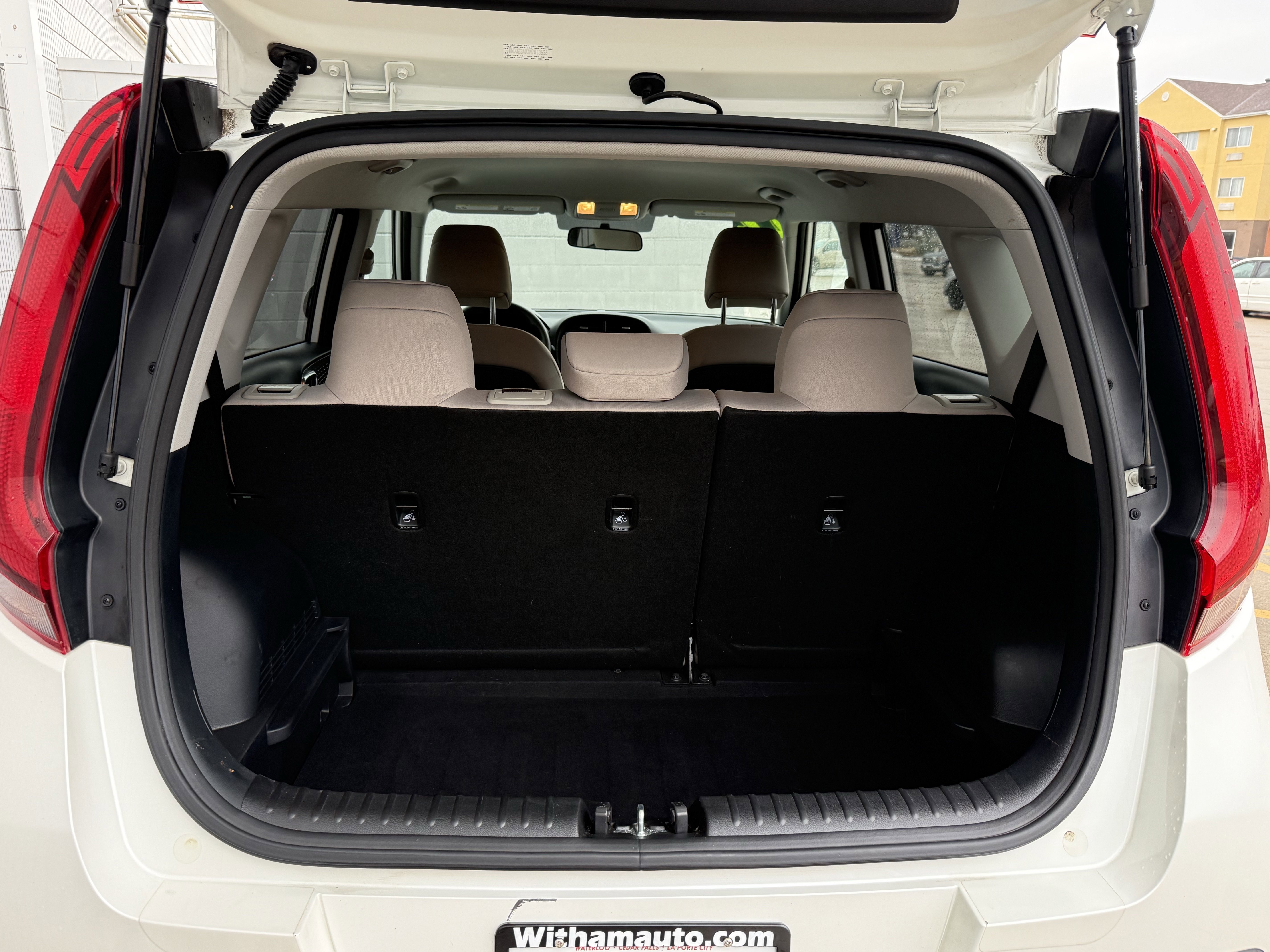 Used 2022 Kia Soul LX image 9
