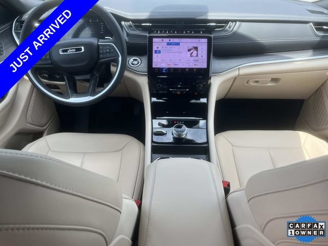 Certified 2025 Jeep Grand Cherokee Limited w/ Trailer Tow Package AWD/4WD image 17
