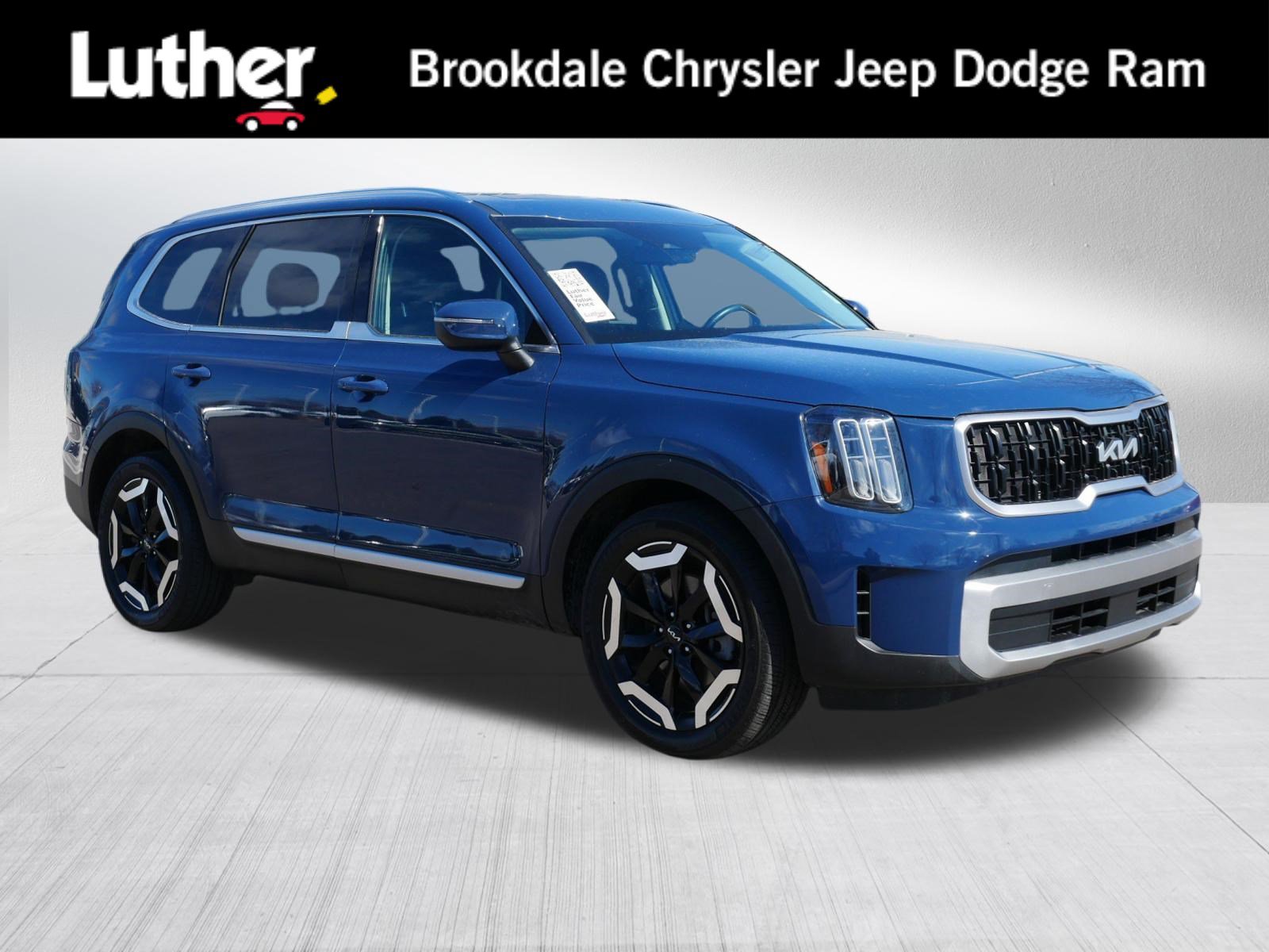 Used 2023 Kia Telluride EX w/ EX Captain's Chair Package image 1