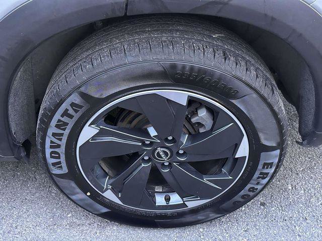Used 2024 Nissan Rogue SV AWD/4WD image 10