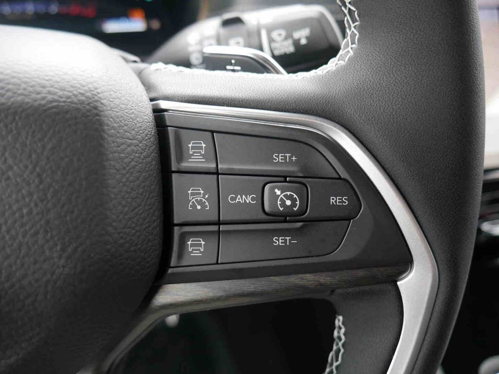 New 2025 Jeep Grand Cherokee Limited 4xe image 31