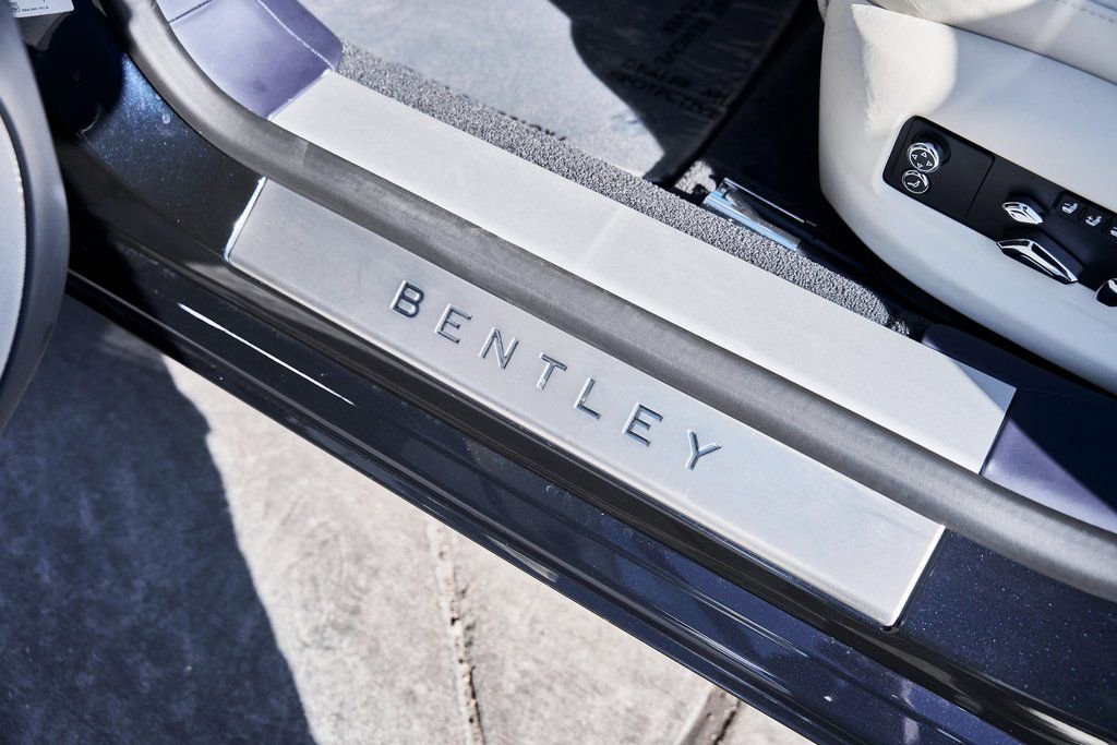 Used 2024 Bentley Flying Spur V8 image 33