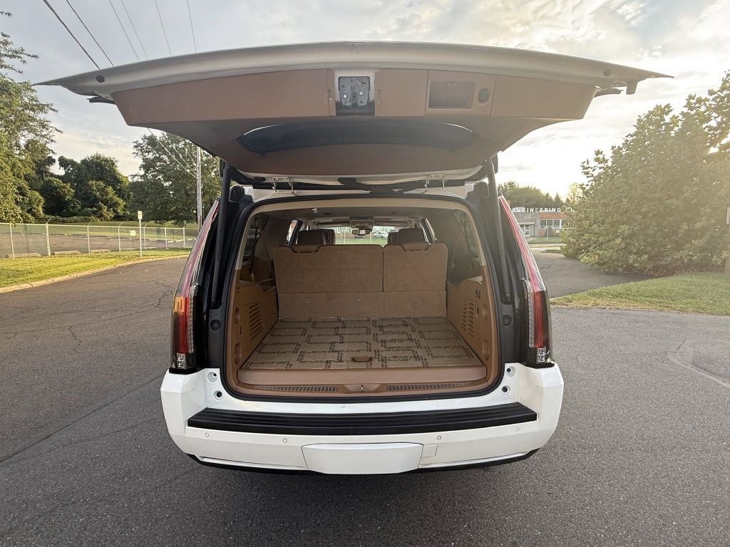 Used 2016 Cadillac Escalade ESV Platinum image 34