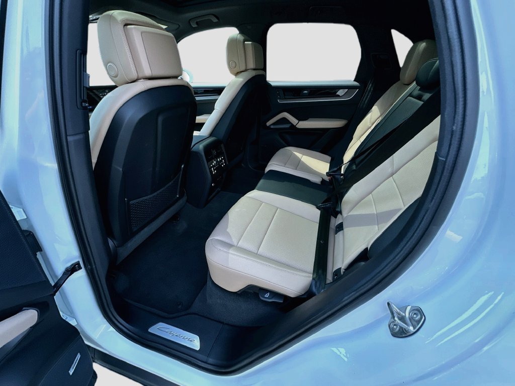 Certified 2026 Porsche Cayenne AWD/4WD image 24
