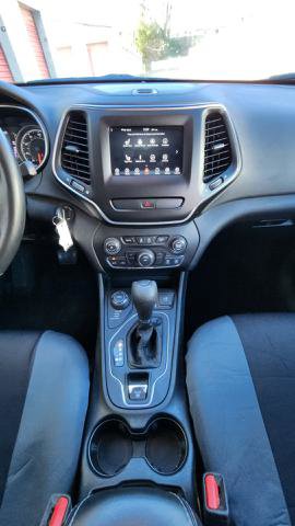 Used 2019 Jeep Cherokee Latitude w/ Cold Weather Group image 15