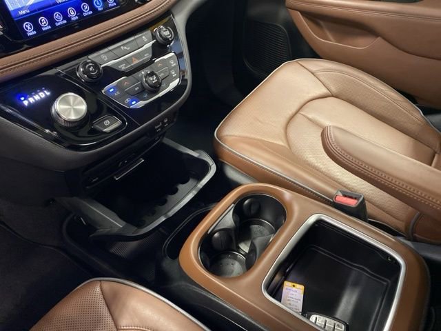 Used 2017 Chrysler Pacifica Limited w/ UConnect Theater Package FWD image 15