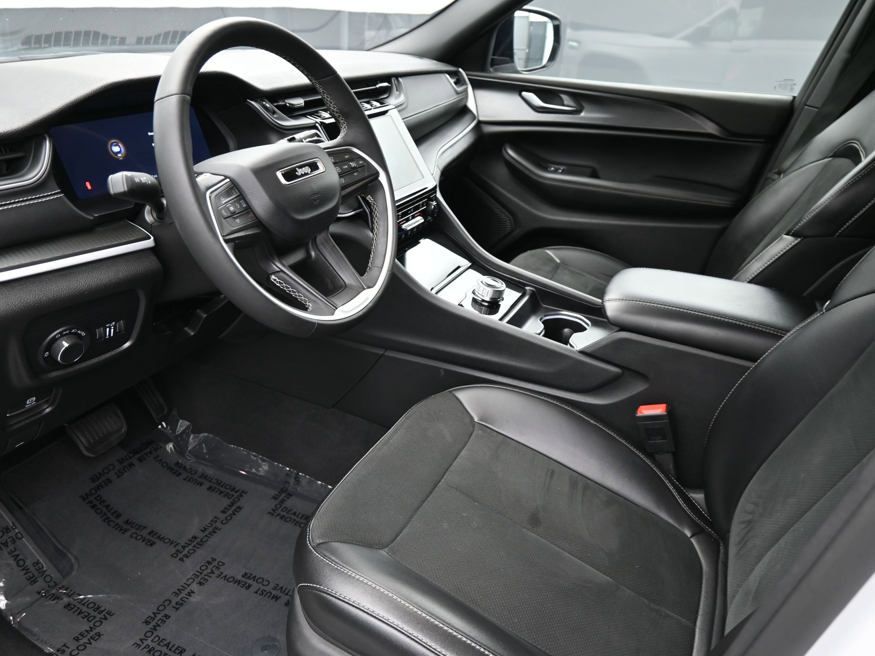 Used 2024 Jeep Grand Cherokee L Laredo image 10