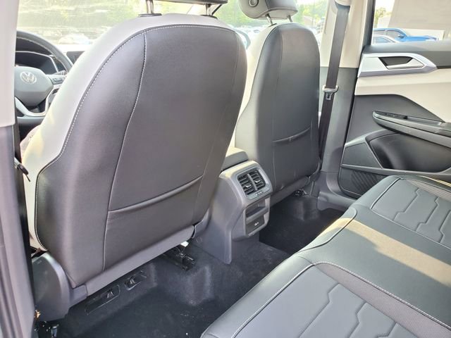 New 2025 Volkswagen Taos SE image 9
