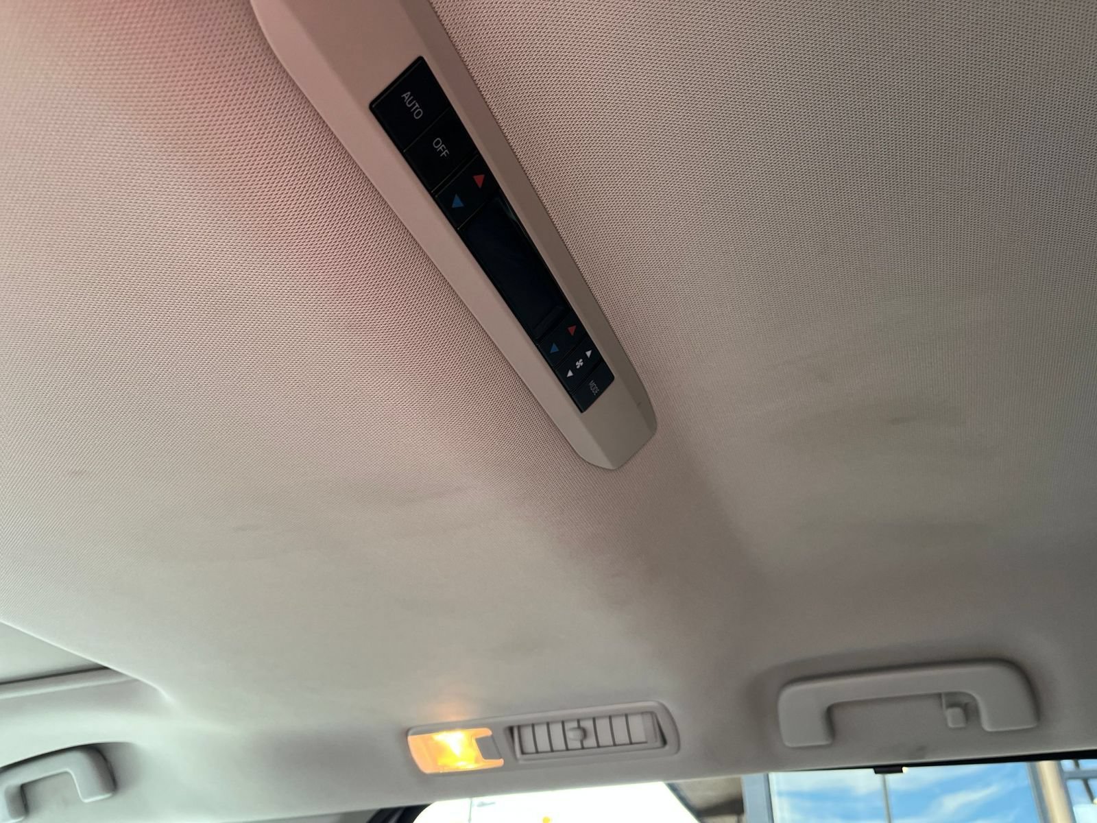 Used 2023 Toyota Sienna XLE FWD image 24