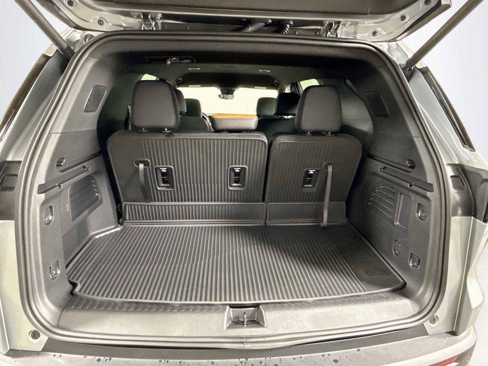 New 2027 Chevrolet Traverse Z71 w/ Enhanced Driving Package AWD/4WD image 20