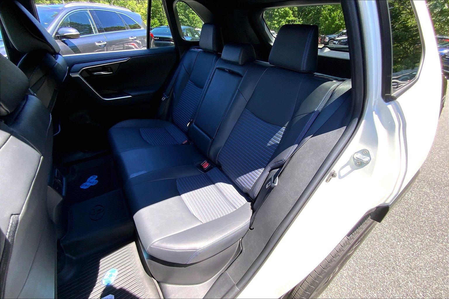 Used 2022 Toyota RAV4 XSE w/ XSE Grade Weather Package AWD/4WD image 28