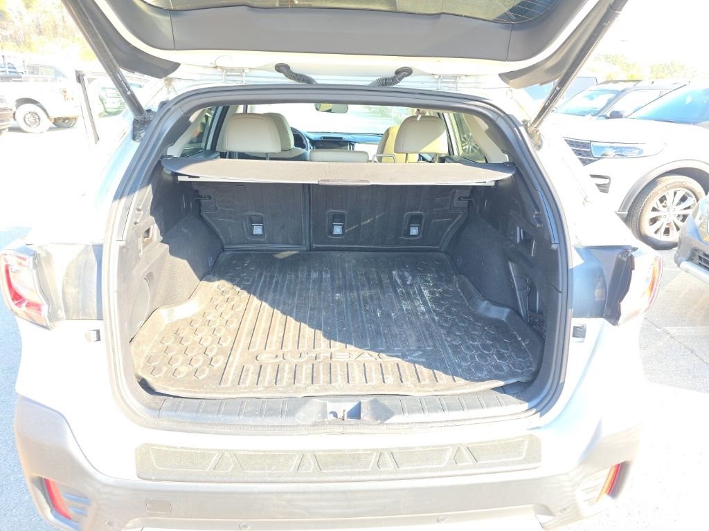 Used 2022 Subaru Outback Limited image 3