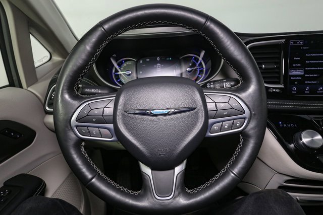 Used 2021 Chrysler Pacifica Touring-L image 33