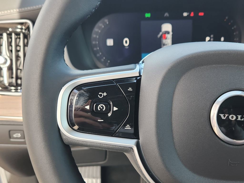 New 2026 Volvo XC90 B6 Core image 16