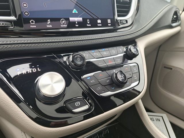 Used 2022 Chrysler Pacifica Limited FWD image 18