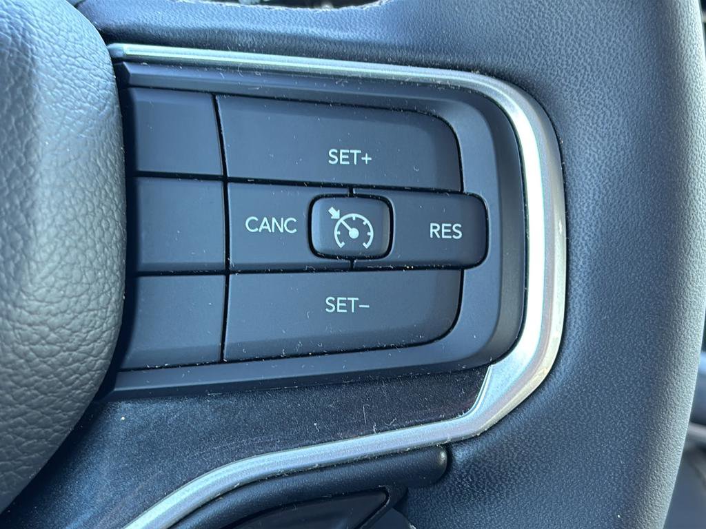 Used 2023 Jeep Wagoneer 4WD w/ Premium Group I image 28