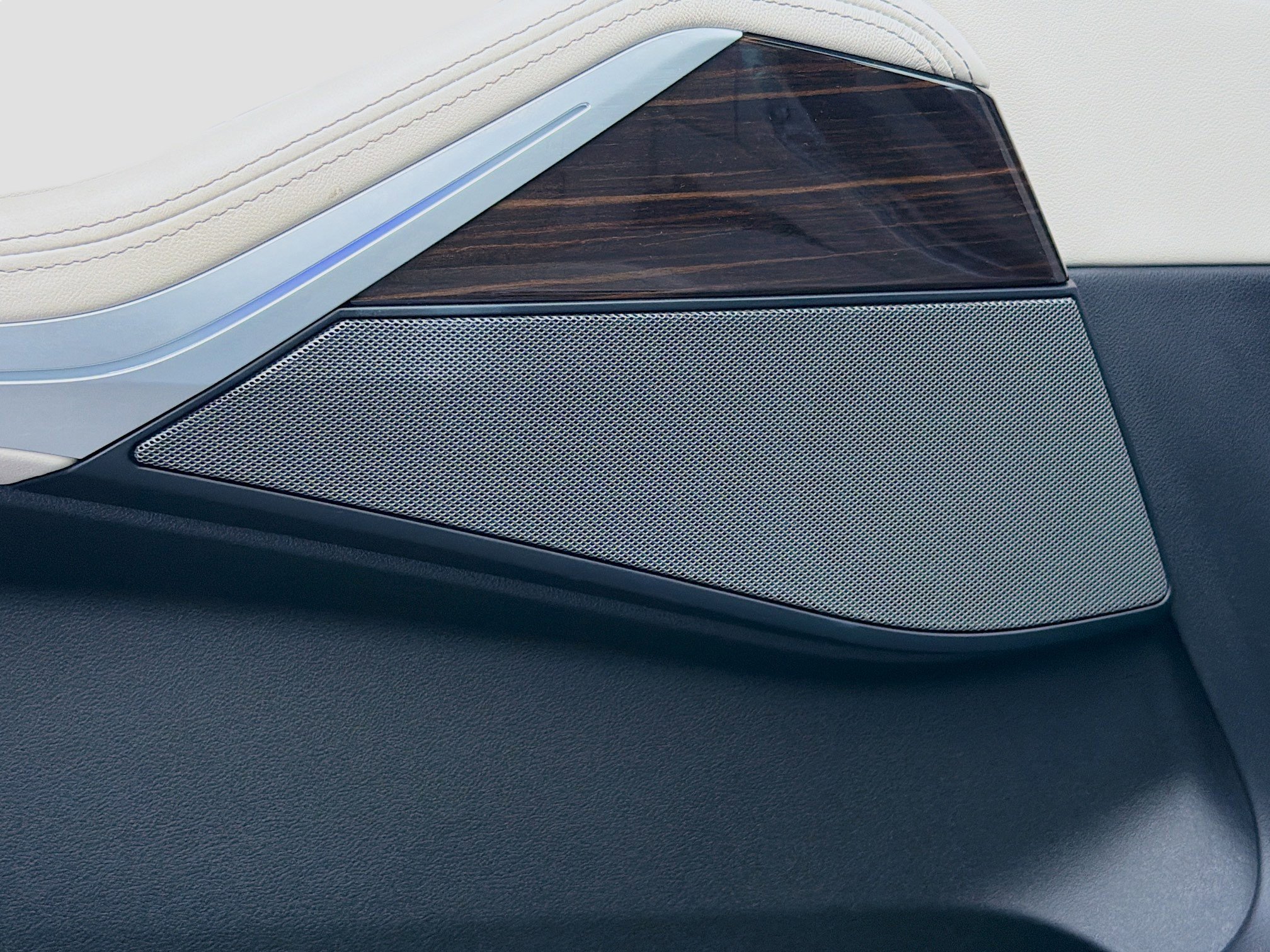 Used 2024 BMW X5 sDrive40i w/ M Sport Package image 24