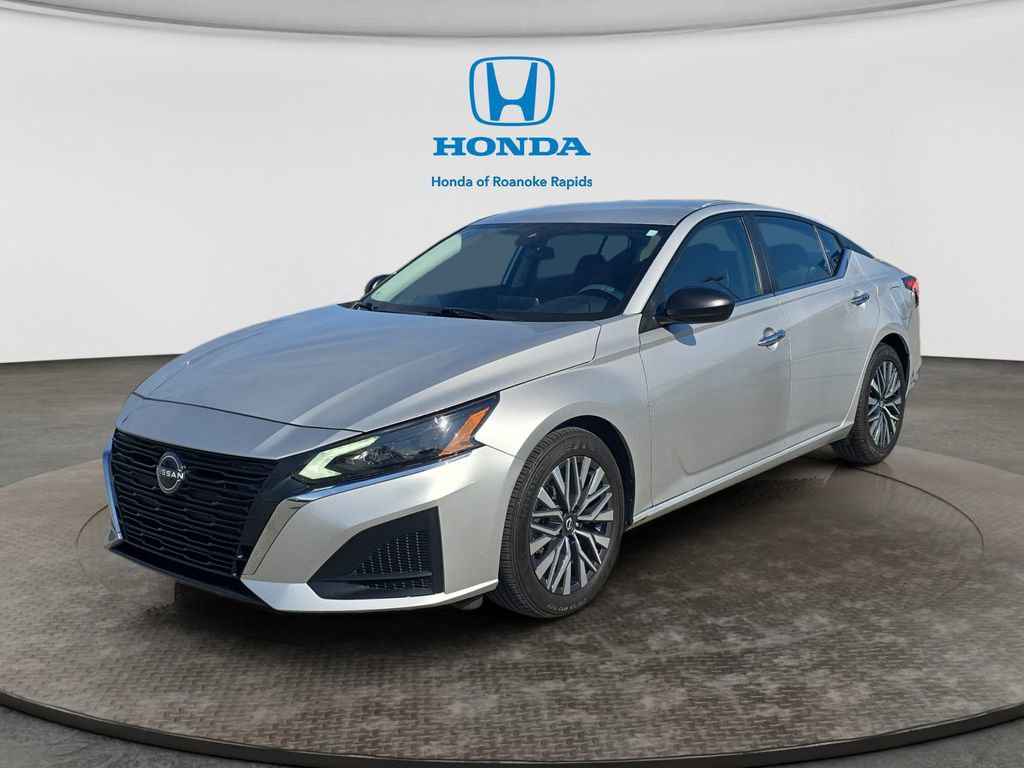 Used 2024 Nissan Altima 2.5 SV