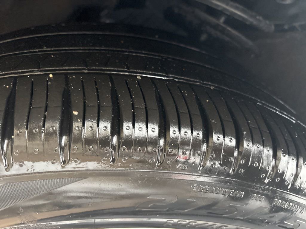 Used 2023 Ford Explorer Platinum w/ Technology Package image 2