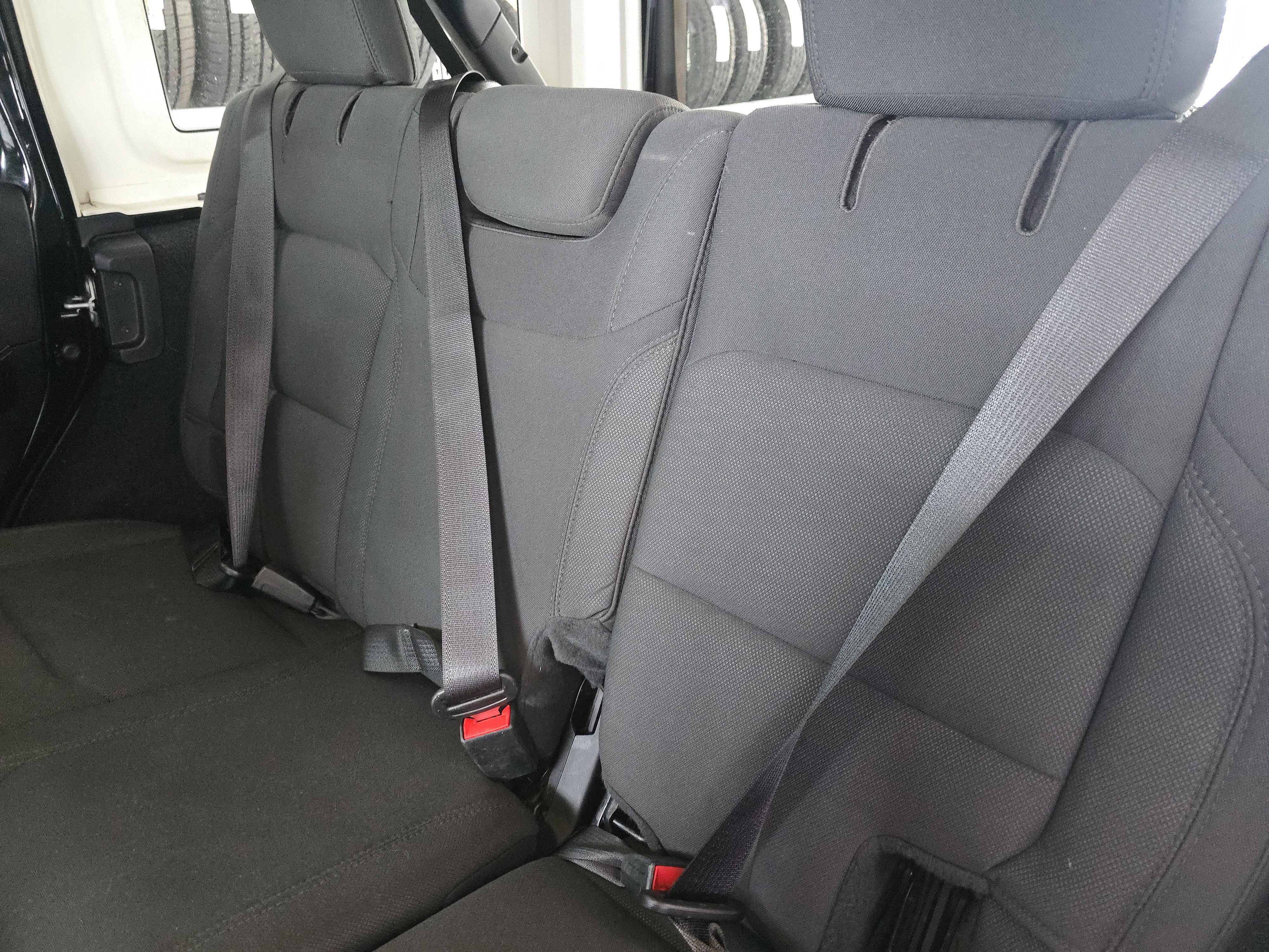 Used 2020 Jeep Wrangler Unlimited Sahara image 25