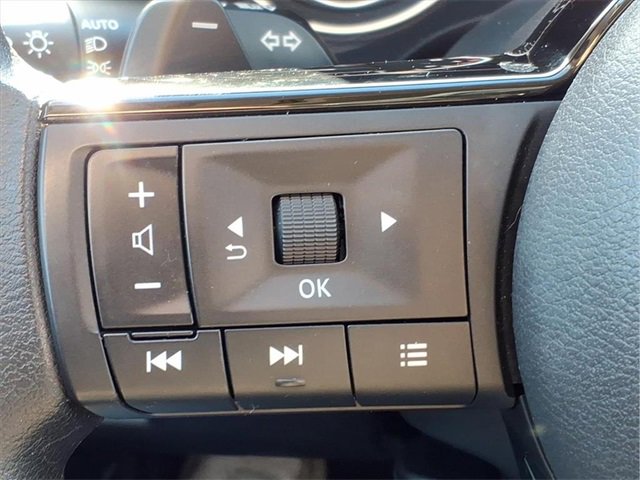 Used 2023 Nissan Rogue SV image 17