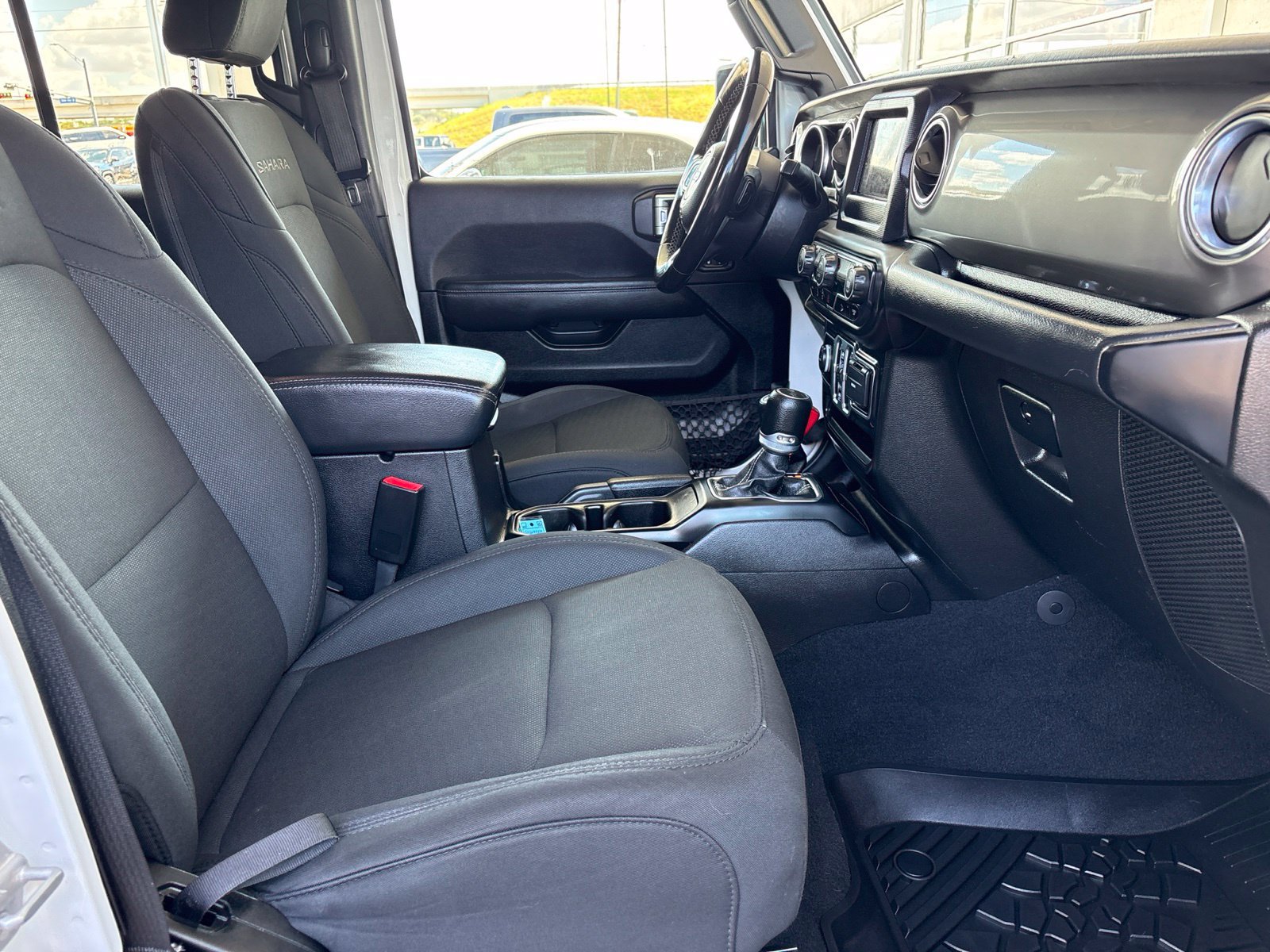 Used 2020 Jeep Wrangler Unlimited Sahara AWD/4WD image 18