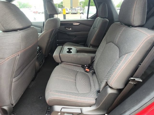 Used 2025 Honda Pilot Sport image 15