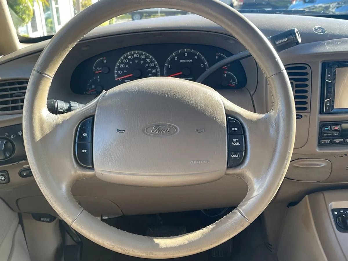 Used 2000 Ford Expedition Eddie Bauer image 24