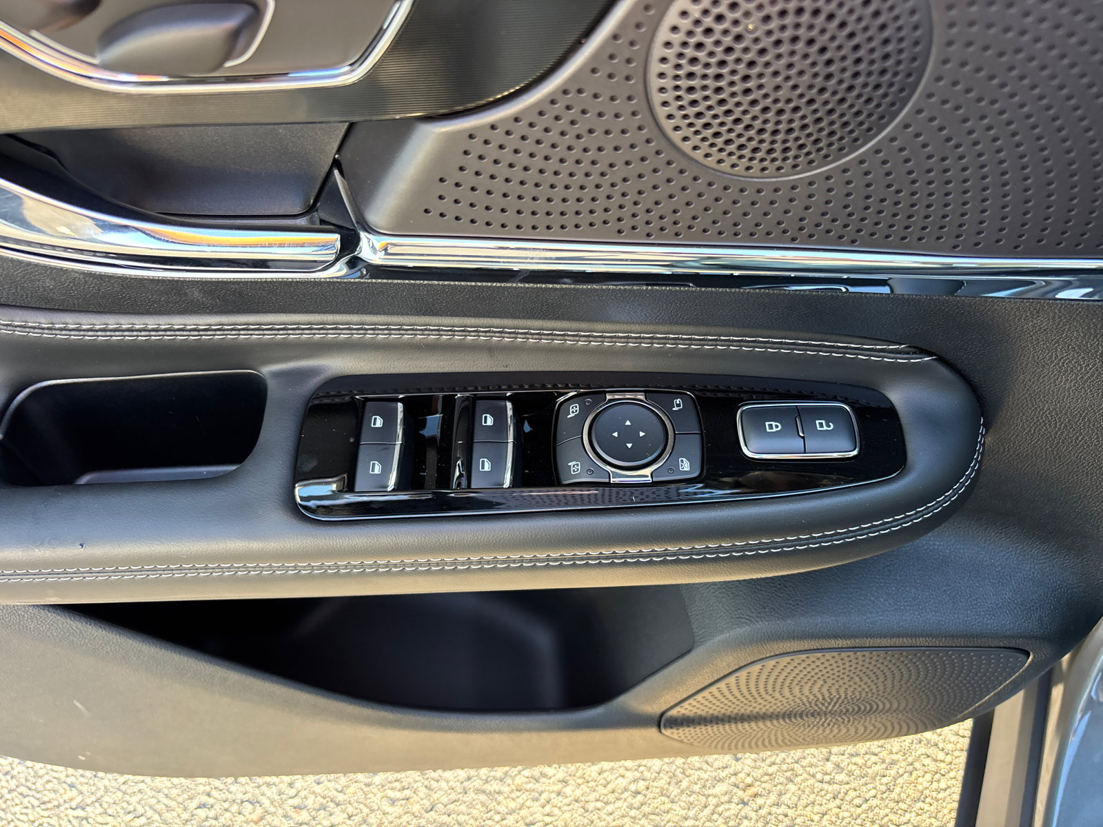 New 2025 Lincoln Corsair AWD image 13