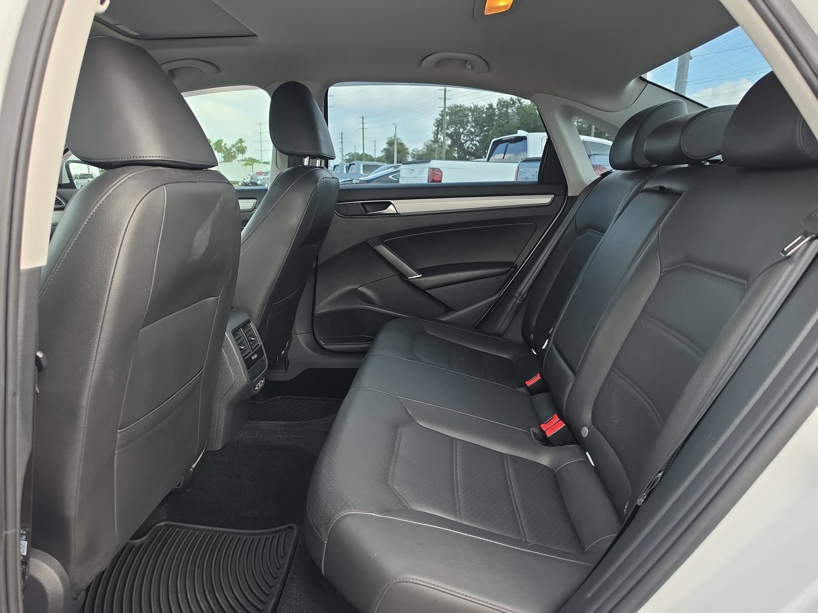 Used 2019 Volkswagen Passat 2.0T Wolfsburg FWD image 12