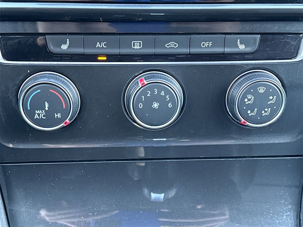 Used 2021 Volkswagen Golf 4-Door image 17