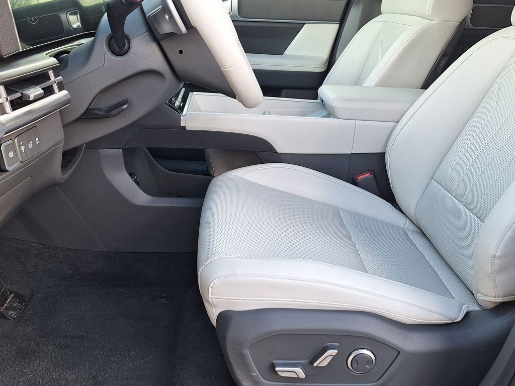 New 2025 Hyundai Santa Fe SEL image 11